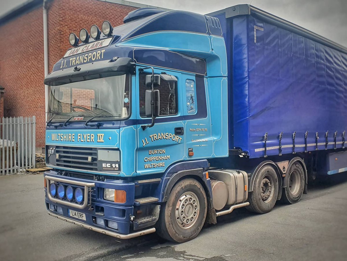 Trucker__Andy's tweet photo. What a lovely gem this is. The old girl isn't perfect, but that adds to her charm. #ERF #EC11 #ERFEC11 #OldSkool #TruckingClassic #WhatAPeach #Stunning https://t.co/GaUc74r8LQ