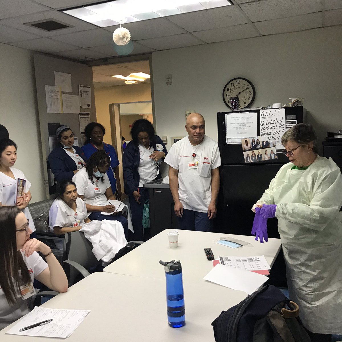 6gnTeam's tweet photo. 6GN donning and doffing PPE inservice.  Thank you to our fabulous nurse educator @LaurieKatzSmith.  #goteam #preparedtowork @QualityRN_NYP @HeadRNColumbia @PatrickRCNS @6gnworld @6gnTeam https://t.co/YU2ZmRy3c5