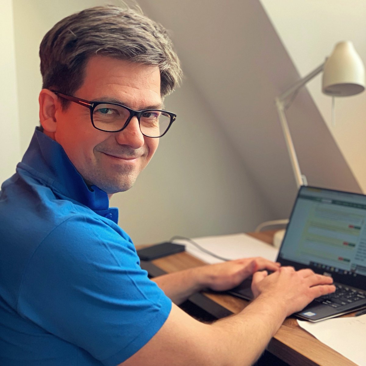 strefainw's tweet photo. Szymon Ruta, członek zarządu Scope Fluidics również odpowiada na pytania inwestorów na temat #PCRONE i jego użycia w walce z #COVID2019, a także na temat #BacterOMIC i #dywidend'y.
Również #Homeoffice #zostanwdomu #ZostańmyWDomu :)
Więcej ==> https://t.co/jb3aOQiwLe https://t.co/Dh3P4mbB37