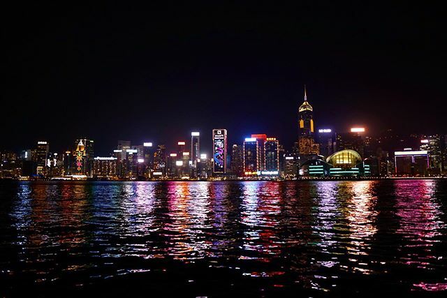 SoftleyBooks's tweet photo. I never get tired of this view.
•
•
•
#lights #colours #lightandshadow #color #colorful #city #cityscape #cityscapes #cityscapephotography #skyline #nightphotography #night #lovethisview #harbourview #harbourviews #beautifullight #hongkong #hongkongview https://t.co/u24BfxQoKL https://t.co/98UP7GcvUt