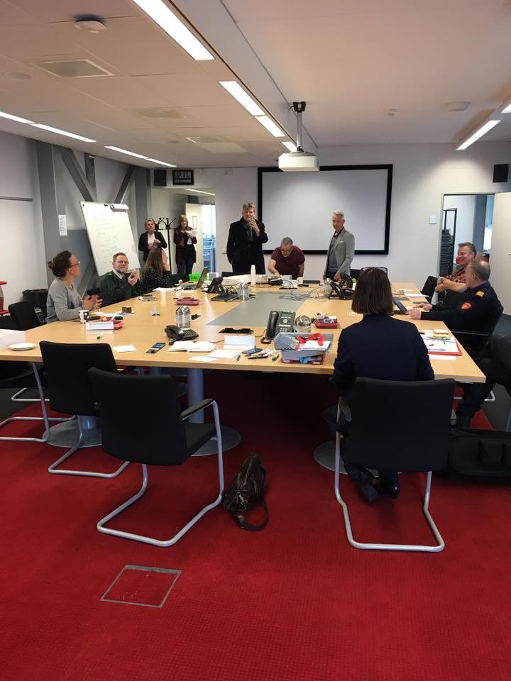 JanHamming's tweet photo. Gebak voor onze helden onze ‘crisismanagers’ in de backoffice van de veiligheidsregio van het #ROT @VrZW en actiecentra in ZaanstreekWaterland. Maar vooral een diepe buiging en groot respect voor de mensen die 24/7 werken voor onze gezondheid en veiligheid. #keepupthegoodwork https://t.co/AF8CKwF5SY