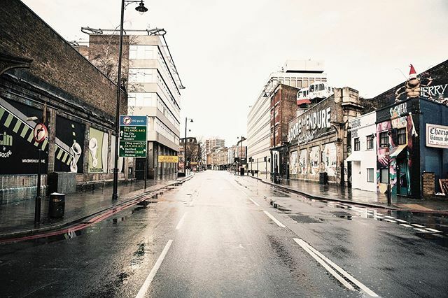 Empty London. I think this is what the intention is but I’m not sure it’s working yet.
.
.
.
.
.
.
.
.
#emptylondon #lockdown #virus #pictureoftheday #shoreditch #advertising #streetphotography #london #streetvision #streetstyle #londonphotographer #soci… ift.tt/39X8mRZ