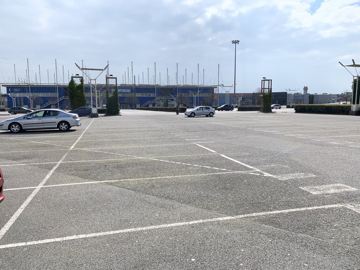 Atlantis, plus grand centre commercial du grand ouest, un mardi midi de #confinement