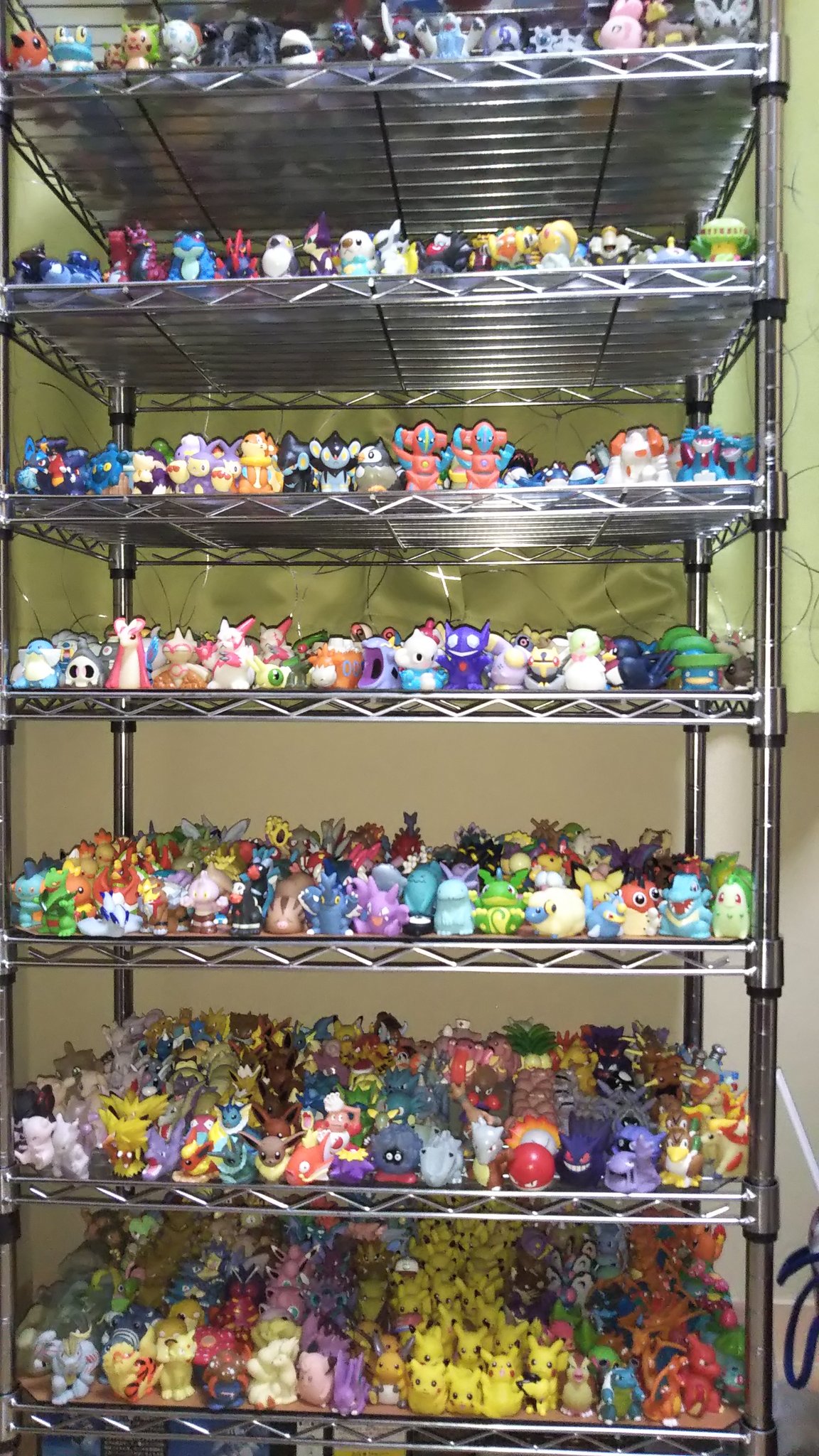 蒲焼 カバショウ En Twitter 小さい頃から集めてるポケモンキッズを思い切って全部飾ってみた ˇwˇ 一応カロスまではここにいる ポケモン達で全国図鑑が完成するよ キャンディトイ事業部さん アローラコンプセットも買うんで出してください 3 ヽ あと