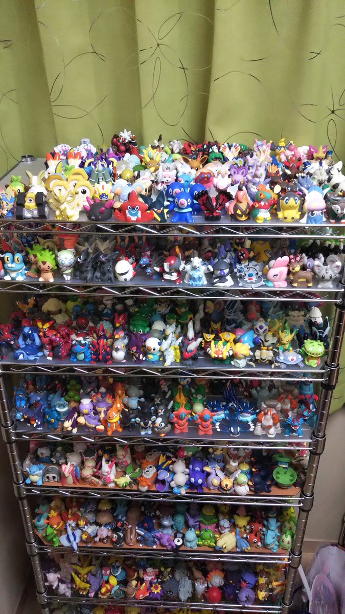 蒲焼 カバショウ En Twitter 小さい頃から集めてるポケモンキッズを思い切って全部飾ってみた ˇwˇ 一応カロスまではここにいる ポケモン達で全国図鑑が完成するよ キャンディトイ事業部さん アローラコンプセットも買うんで出してください 3 ヽ あとガラルの