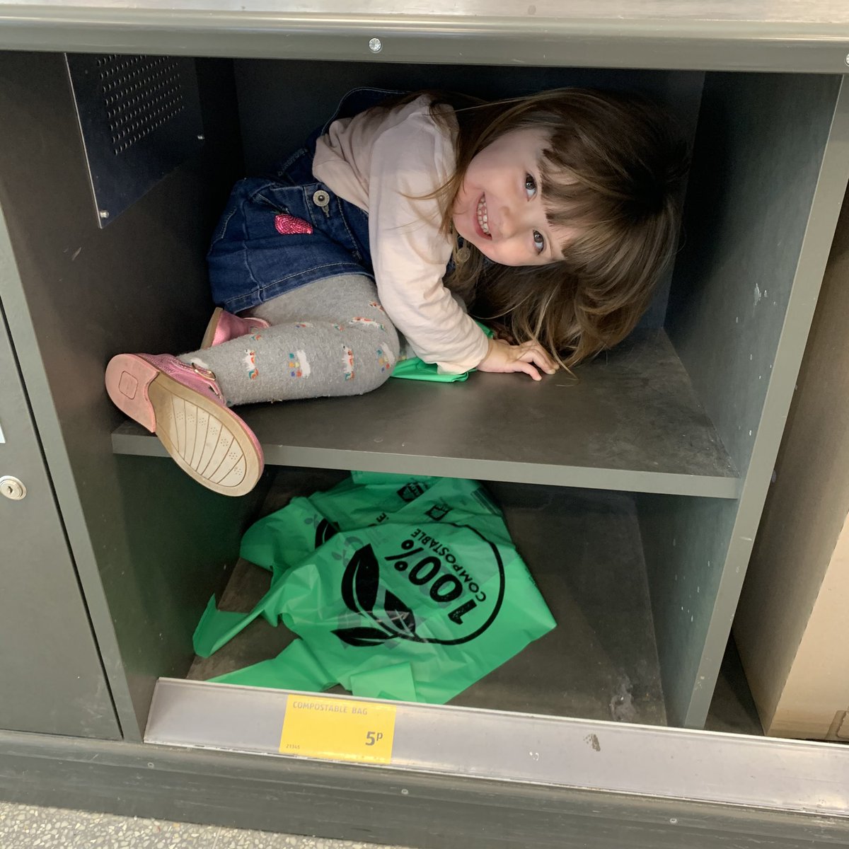 ginaralph's tweet photo. My little girl made good use of the empty @AldiUK shelves today ❤️ the staff were working extra hard replenishing stock as quick as they can. 5/7 tills were open so people were served as quickly as possible. Also saw staff cleaning the card payment machines #coronavirus https://t.co/HROVdIoPfD