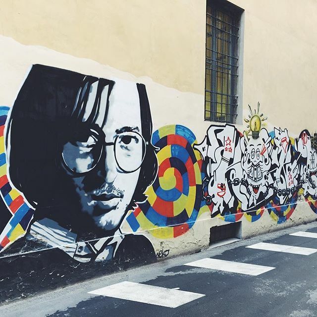 da #instagram: Tra i romanzi di culto negli anni 80 un posto di rilievo lo merita senz’altro Pier Vittorio Tondelli. L’artista di Correggio ha inaugurato la categoria degli “scrittori giovani” ed ha saputo, con il suo stile e la sua vitalità, dare una chiara lettura dei temp…