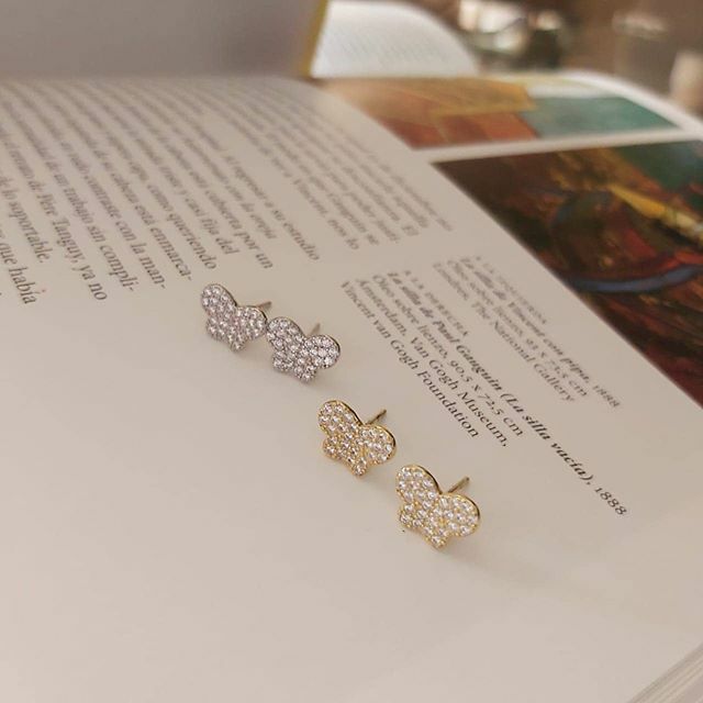 Complementos_rd's tweet photo. Saber vivir es hacer lo mejor que podemos con lo que tenemos en el momento en el que estamos.
.
.
Como estos hermosos aretes, tenemos muchas otras opciones disponibles!
.
.
Tenemos delivery! 🛵 https://t.co/nJiwcgM8Dz https://t.co/DPpBXewdqF