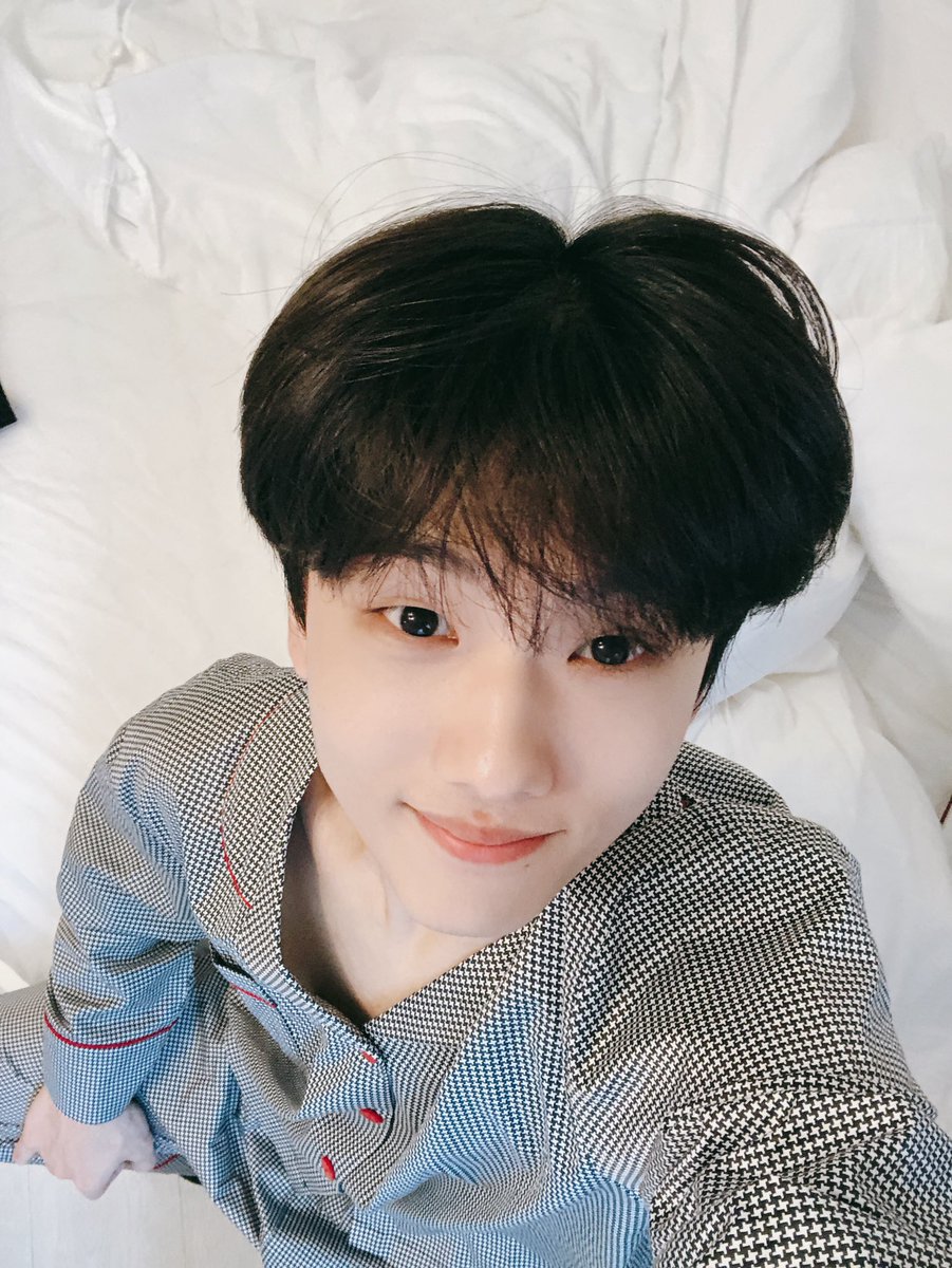 dearsungjin's tweet photo. 👋🏻 https://t.co/qxl1QWtLOa
