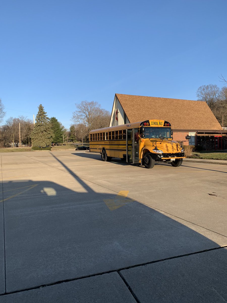 IVCUSD's tweet photo. We successfully served over 90 breakfasts and lunches to our students this morning! Please share this option with others as we will continue with school closure. It’s a great day to be a Ghost! #ilschoolsstepup #greyghosts https://t.co/E2aVAlUM5B
