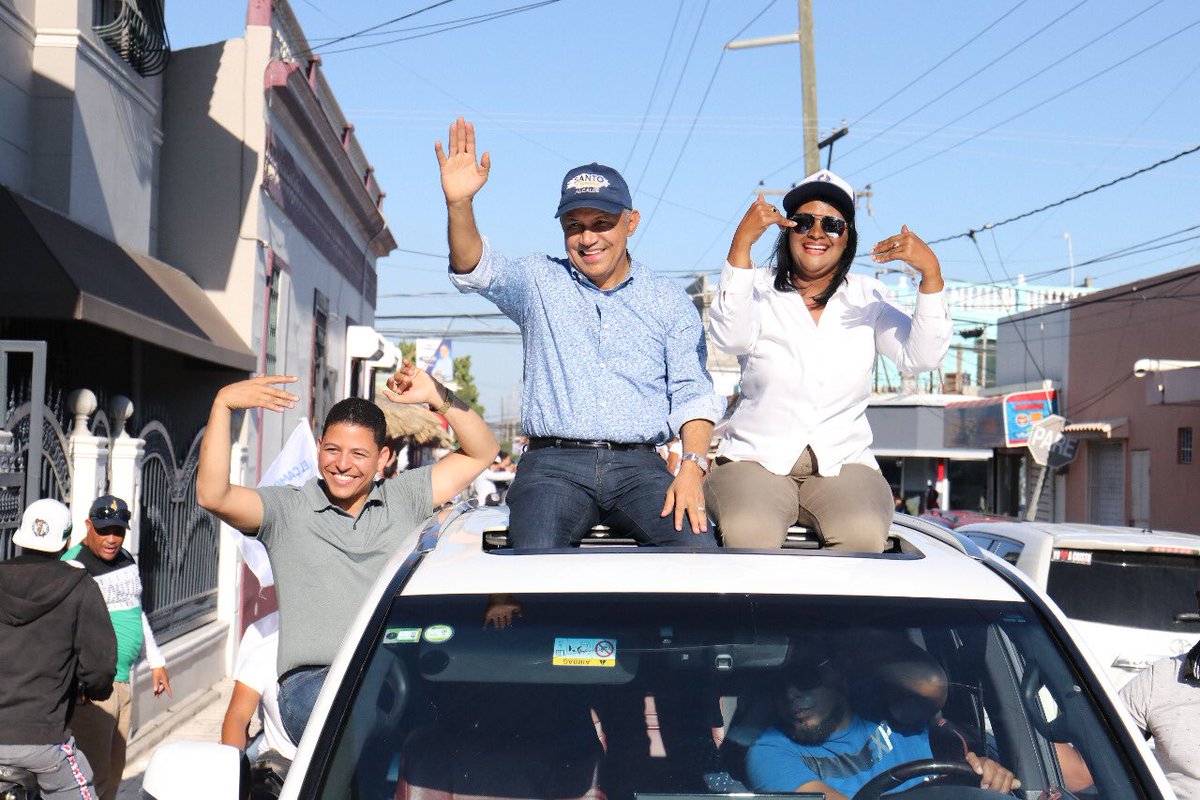 SantoAlcaldeRD's tweet photo. Parte de lo que vivimos ayer, el pueblo habló y votó. ¡Gracias por la confianza depositada y por recibirme con entusiasmo en la Caravana del Triunfo!

#SantoAlcaldeBaní https://t.co/49NHZhYhcT