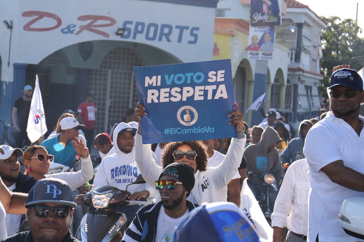 SantoAlcaldeRD's tweet photo. Parte de lo que vivimos ayer, el pueblo habló y votó. ¡Gracias por la confianza depositada y por recibirme con entusiasmo en la Caravana del Triunfo!

#SantoAlcaldeBaní https://t.co/49NHZhYhcT