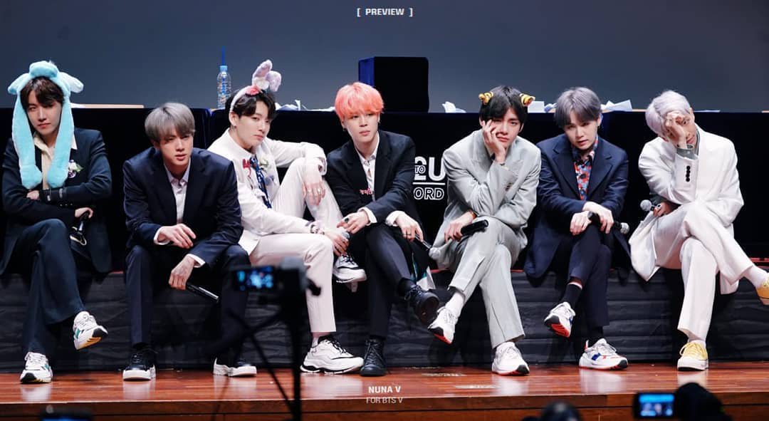 YoonminsBlckCat's tweet photo. 2019 MOTS: Persona - Fansigns (📸archive)
📎: https://t.co/2eX9BdQKNK
Credit to owners
STAY HEALTHY, EVERYONE!
#BTSFansign #MOTSPersona #ARMYMissesBTS #지민 #JIMIN #방탄소년단 #BTS #ARMY #BTSARMY #Namjoon #Seokjin #Yoongi #SUGA #Taehyung #뷔 #Jungkook #Hobi #Jhope @BTS_twt https://t.co/0uVcyeiPjK