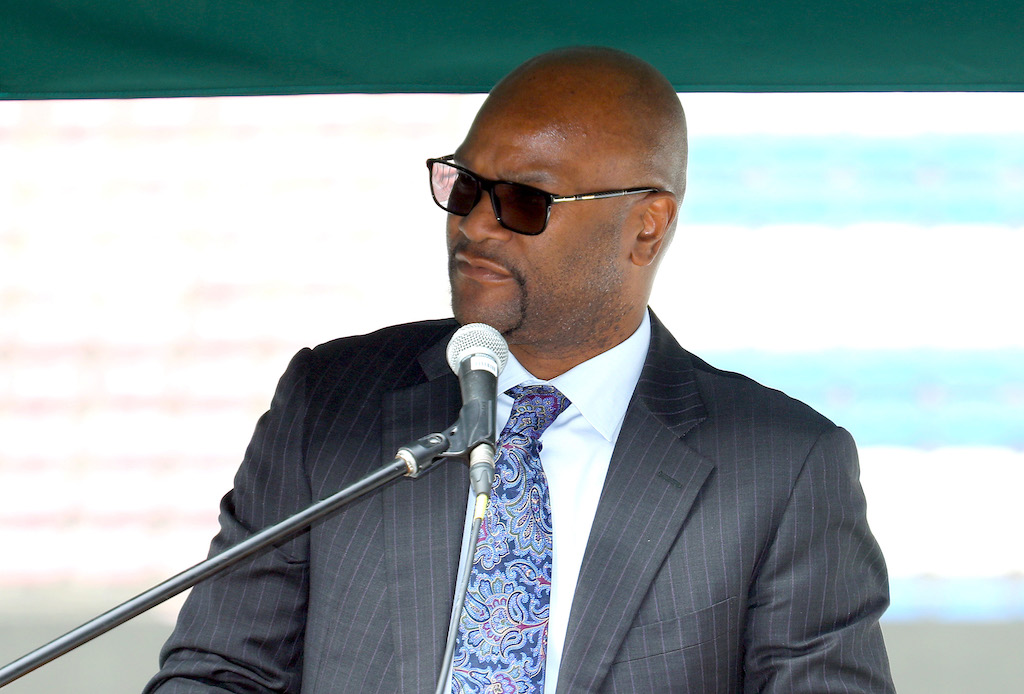 KickOffMagazine's tweet photo. BREAKING: The PSL have been given the all-clear to continue with football matches under special circumstances by the Minister of Sport and Recreation Nathi Mthethwa.

Read more: https://t.co/tDVO9Bcrrw https://t.co/frhZQdrZCa