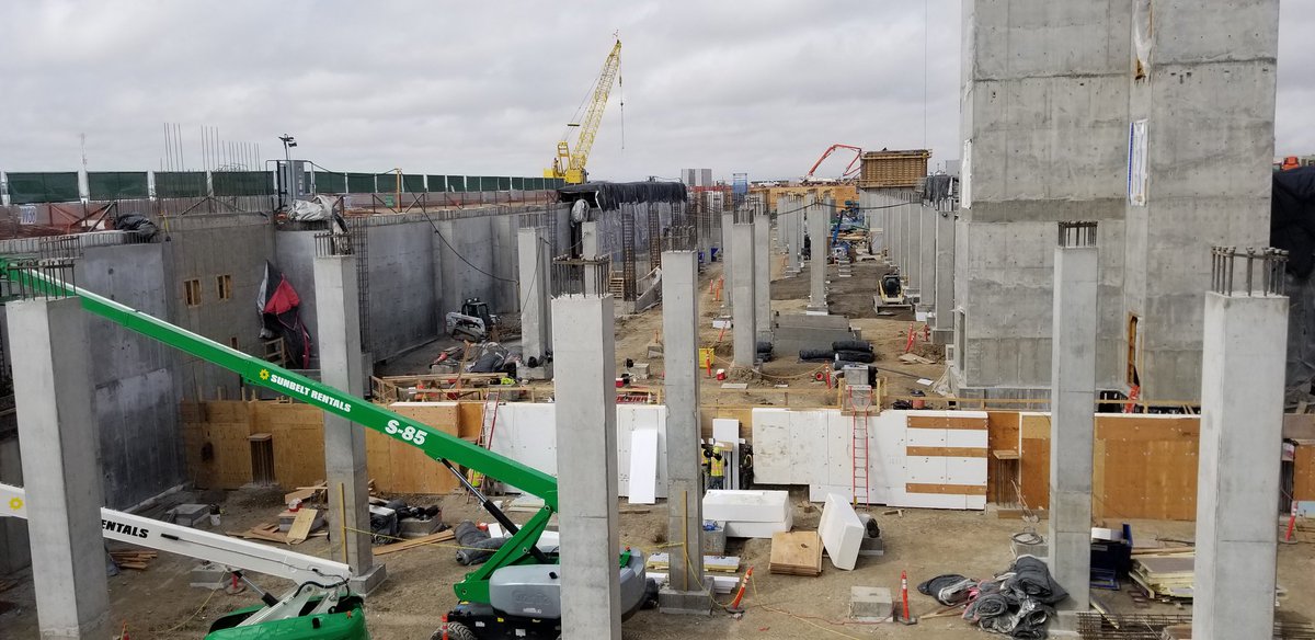 ErikHouseofhuge's tweet photo. #DENAirport Concourse A expansion is looking good! #BuildsAmerica https://t.co/qkIuBlfUxr