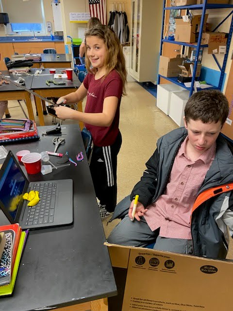 AvonTigers's tweet photo. G6 hard at work on functional models of human body systems! Can't wait for the finished products!! #HandsOnSTEAM #ForTheLoveOfScience #DocRocks https://t.co/lVee8NZGGT