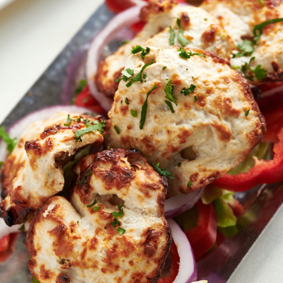 Akbar_LI's tweet photo. Our Chicken Malai Kebabs are slow-cooked in a #Tandoor oven, making the boneless tender chicken marinated in white pepper powder and mixed spices an utter delight. To place an order, please call us at 516-357-8300 or do so on Uber Eats, DoorDash, GrubHub or Postmates. #AkbarLI https://t.co/MYZNR6idaM