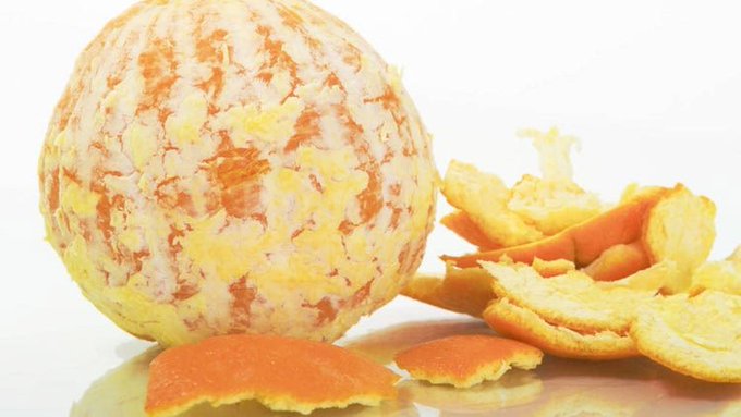 La parte blanca de las naranjas y demás cítricos se llama albedo. Se puede comer tranquilamente. Su composición ppal.:fibra (pectina, celulosa->uso en la industria como gelificantes y espesantes, p.ej. en mermeladas)compuestos fenólicos->antioxidantes  #gominolasdepeseta