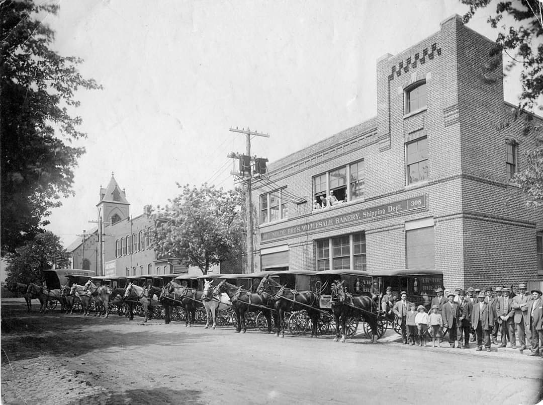 theValentineRVA's tweet photo. Each day we're closed to the public, we'll be sharing a photo from the #CookCollection!
Look familiar? About 108 years ago, this image was taken of #ChurchHill's Nolde Bakery Shipping Department. #RichmondStories
Image: Nolde Bakery Shipping Department, 1912, Cook Collection https://t.co/JdvNHUQVTV