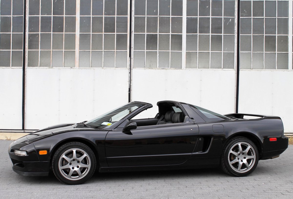 BoldUlysses's tweet image. You know you&apos;re a #carnerd when you dream that your parents buy a pristine black NSX-T with a built engine and twin turbos and the thing that tips you off to the fact that it&apos;s a dream is that the engine is longitudinally vs. transversely mounted... @theRealTavarish