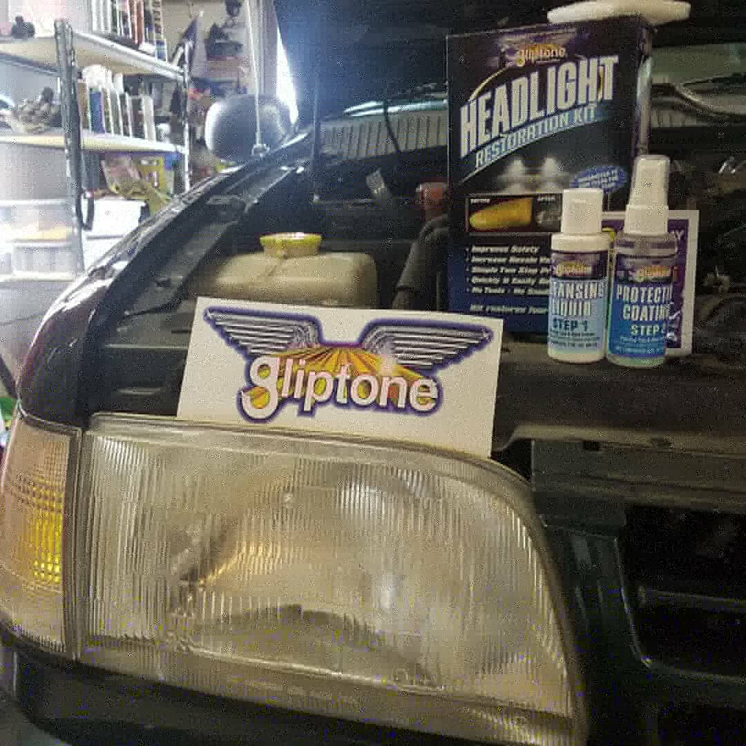 Gliptone's tweet photo. Our Friday Freebie Winner @waterlessautodetailing demonstrates his Headlight Restoration Kit! 🔥 #linkinbio to purchase!
#headlights #restore #fridayfreebie #winner #gliptone #gliptoneproducts #gtquartz #tryitonceuseitforever #carguys #detailguys #cardetailing https://t.co/j6SOlD2yTC