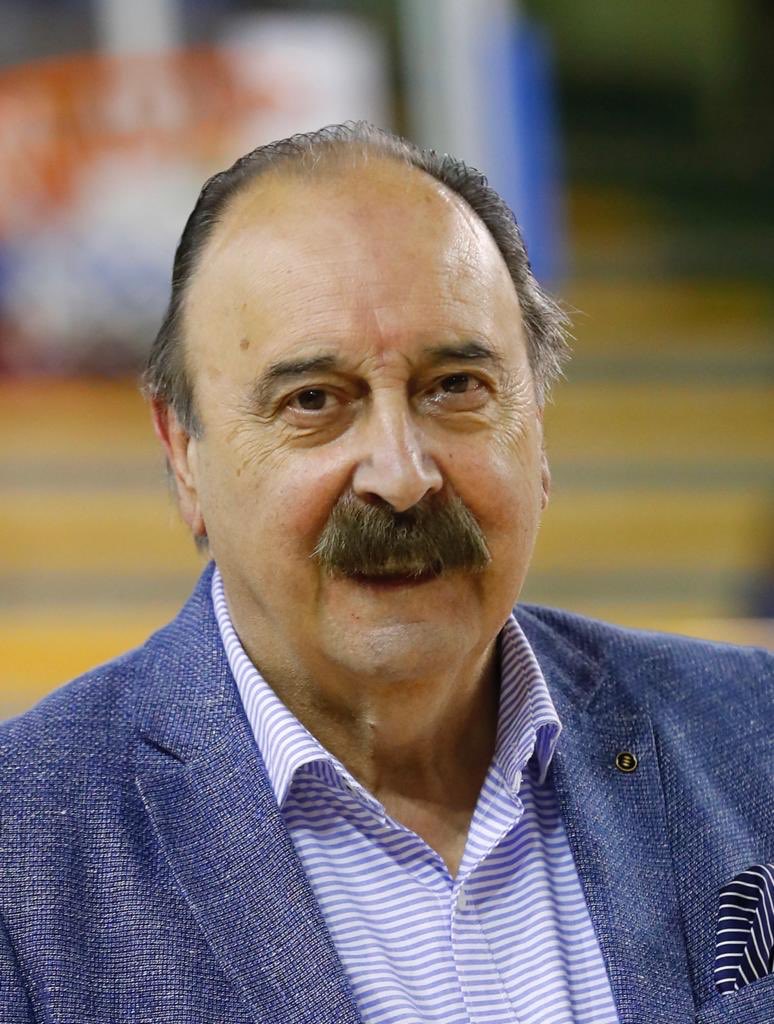 FBCyL's tweet photo. Lamentamos profundamente comunicar que en la mañana de hoy ha fallecido, en Burgos, el presidente de la Federación de Baloncesto de Castilla y León, D. Carlos Sainz Esteban. Desde FBCyL acompañamos a su familia en estos durísimos momentos. D.E.P. https://t.co/zcPue6ANBs