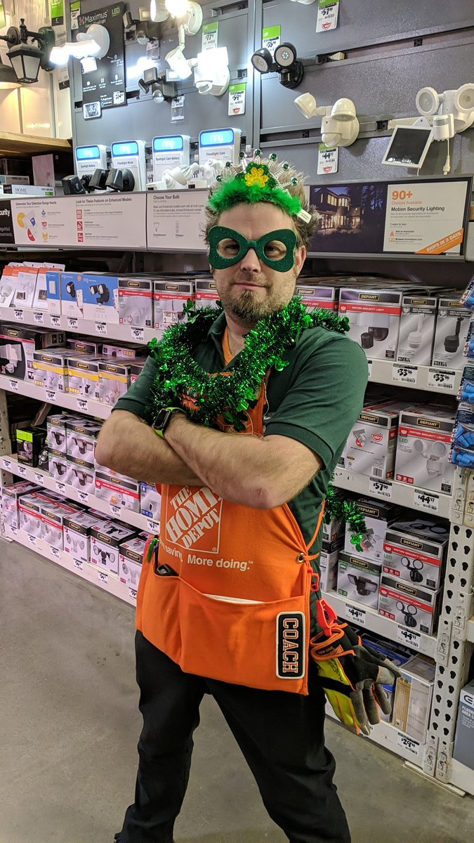 Covid-19 just met it's match Davey's holiday Spirit stay safe out there orange fam and also don't forget your green #Team4015 #ainteasybeinggreen
<a href="/geri4015/">Geri Downs</a> <a href="/Beckysnell6/">Becky Snell</a> @blkubes <a href="/Ryc2nr/">Davey Olson</a>