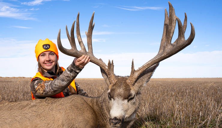 Realtree's tweet image. Jaylee Danker’s 200-Inch Monster Muley: realtree.me/2UgZq39

An all-day stalk-and-wait plan finally comes together on a giant Colorado buck