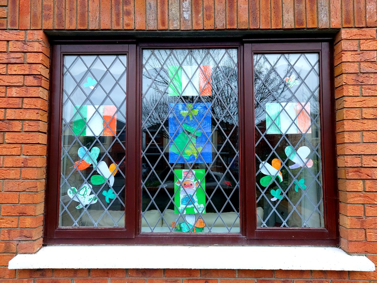 gpowithistory's tweet photo. More great pictures from Lucy, Grace and Lauren in Castleknock, Dublin. Thank you to Chris and Suzi for sharing their window display with us!
#paddy_panes #ireland #stpatricksday #GPO #artflashmob #lockdown #covid19ireland #celebrateinsideout https://t.co/CfobYzMuyQ