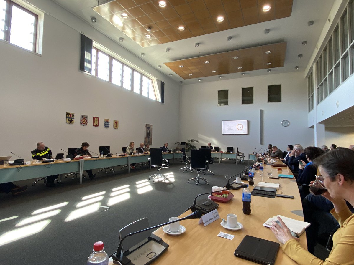 Wat een start van mijn nieuwe functie..! Wat begon met mooie beëdiging is inmiddels geworden tot een rollercoaster aan gebeurtenissen. Met volksgezondheid in mijn portefeuille kunnen we gelijk vol aan de bak. Nu bijeen met bestuur GGD en Veiligheidsregio. #FlattenTheCurve