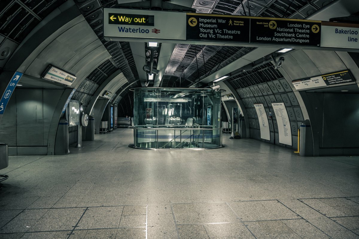 [THREAD]  #PictureOfTheDay 17th March 2020: Quiet Waterloo Underground  #photooftheday  https://sw1a0aa.pics/2020/03/17/quiet-waterloo-underground/