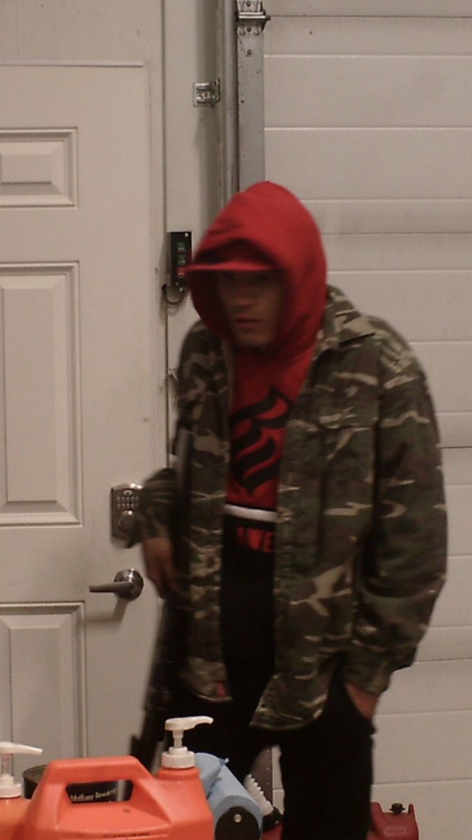 keithnach69's tweet photo. These fine gentlemen broke into the neighbours shop early Sunday morning . Note they where all carrying guns . Nice guys I assume . Nothing safe anymore. Just something else to deal with. https://t.co/nxt8TqKE65