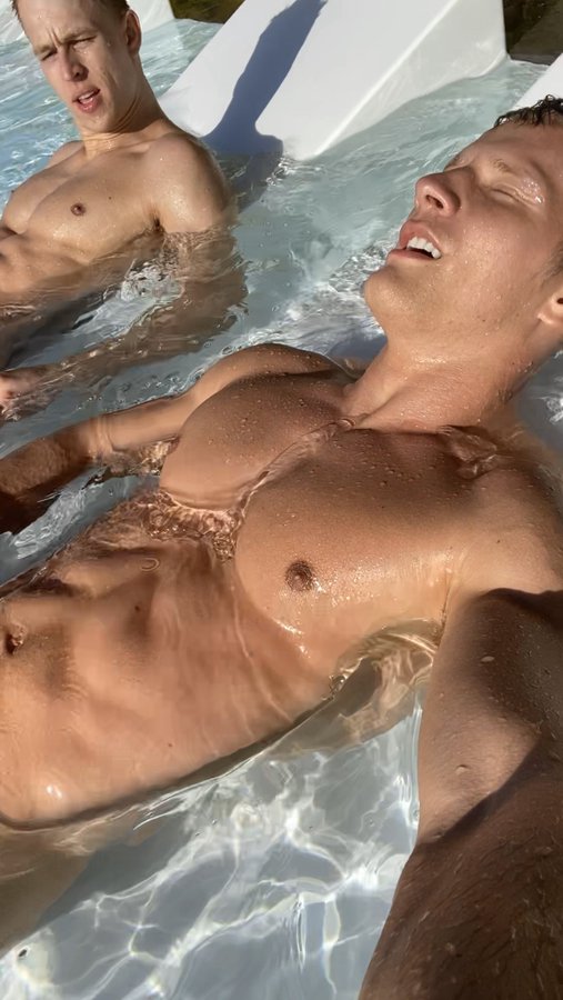 Just posted crazy video from public pool to my OnlyFans 💦🤩😋
#boysjustwannahavefun
Link in my BIO😋🔥