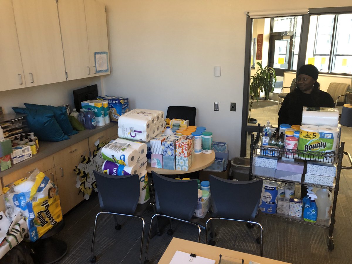 MpsLoring's tweet photo. Mrs. Sheila has organized supplies for Loring families in need. Stop by school today between 9-12 or email her at Sheila.webb@mpls.k12.mn.us. https://t.co/473ET3AEVj