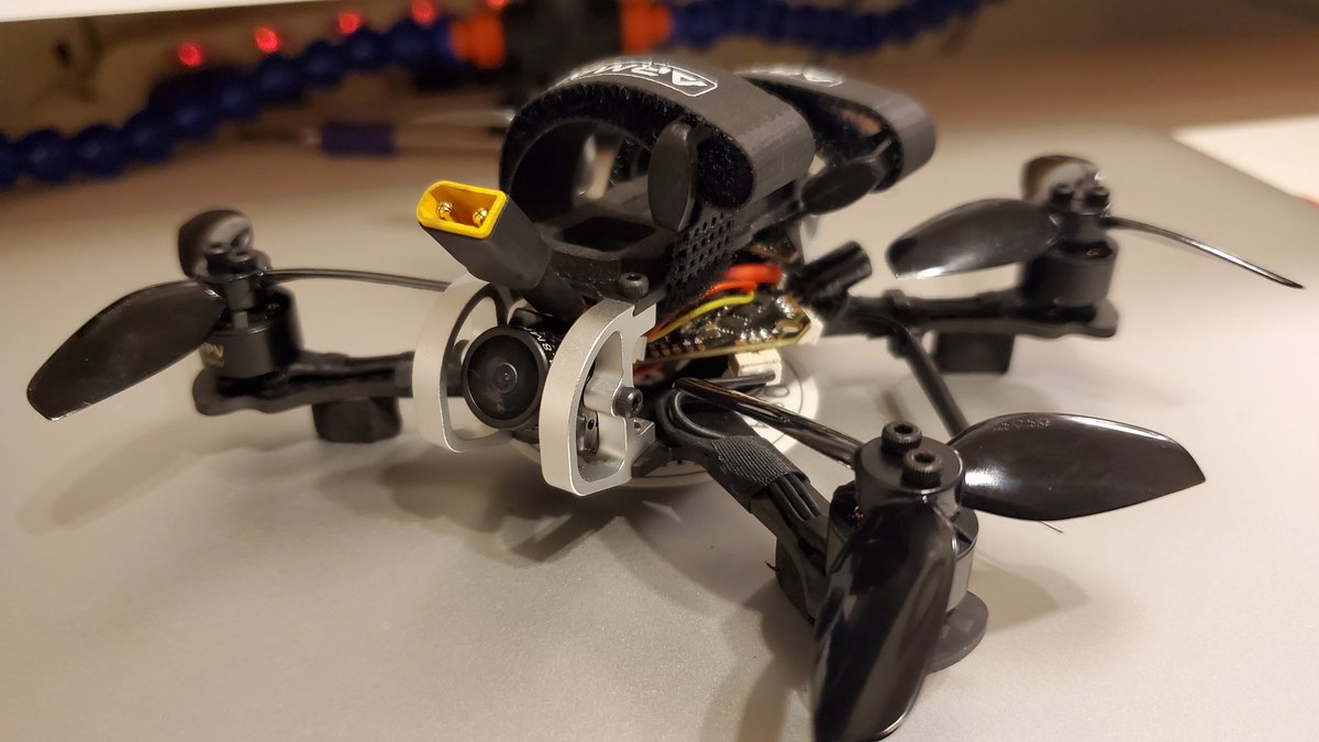 caribbean328's tweet image. 昨日からリビルドしてたちっちゃいアルマッタンが完成！オヤマッタンと一緒に思わずパシャリ、コマッタンかわいいです(*´艸｀*) #drone #toothpic #armattan #tadpole