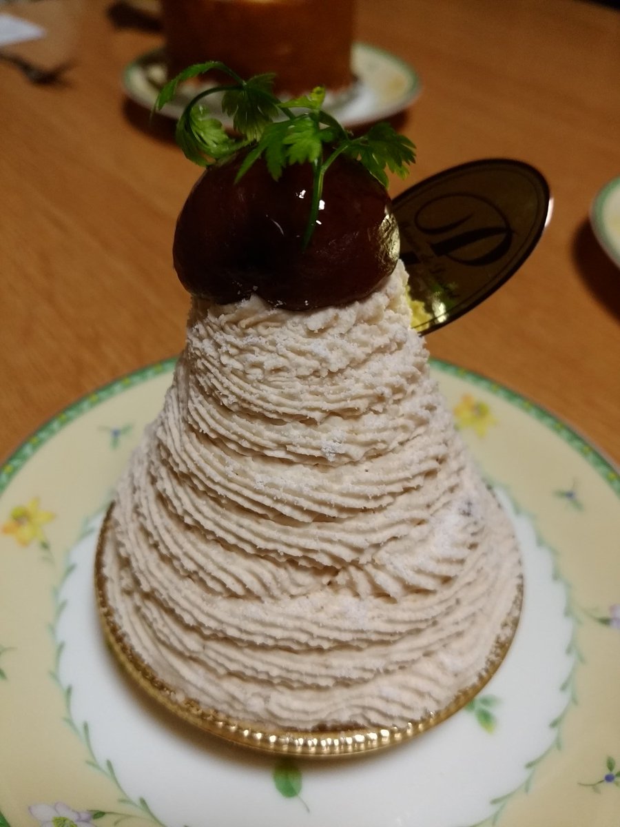 やすけちゃん 本日のスイーツは姫路市亀山にある ケーキハウス ニシモト 先日もブリュレロール食べたが ニシモトのケーキ達はホント美味しい ケーキハウスニシモト
