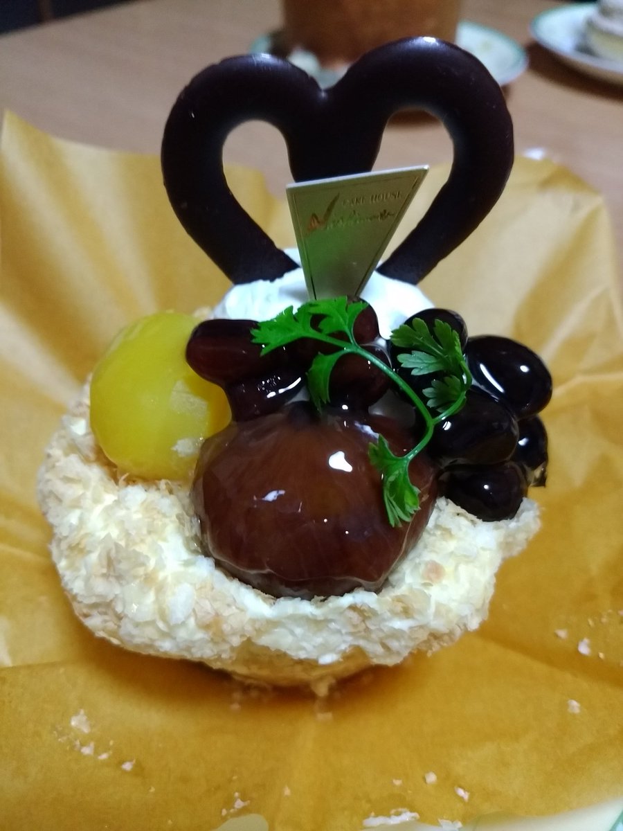 やすけちゃん 本日のスイーツは姫路市亀山にある ケーキハウス ニシモト 先日もブリュレロール食べたが ニシモトのケーキ達はホント美味しい ケーキハウスニシモト
