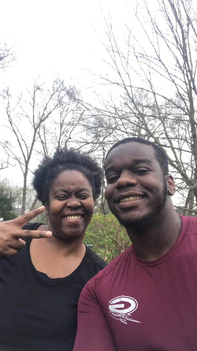 isaiah_DL2022's tweet photo. #rockethomeWORK DAY 2 and mom wanted to join❗️ https://t.co/VMq7WSn3qE