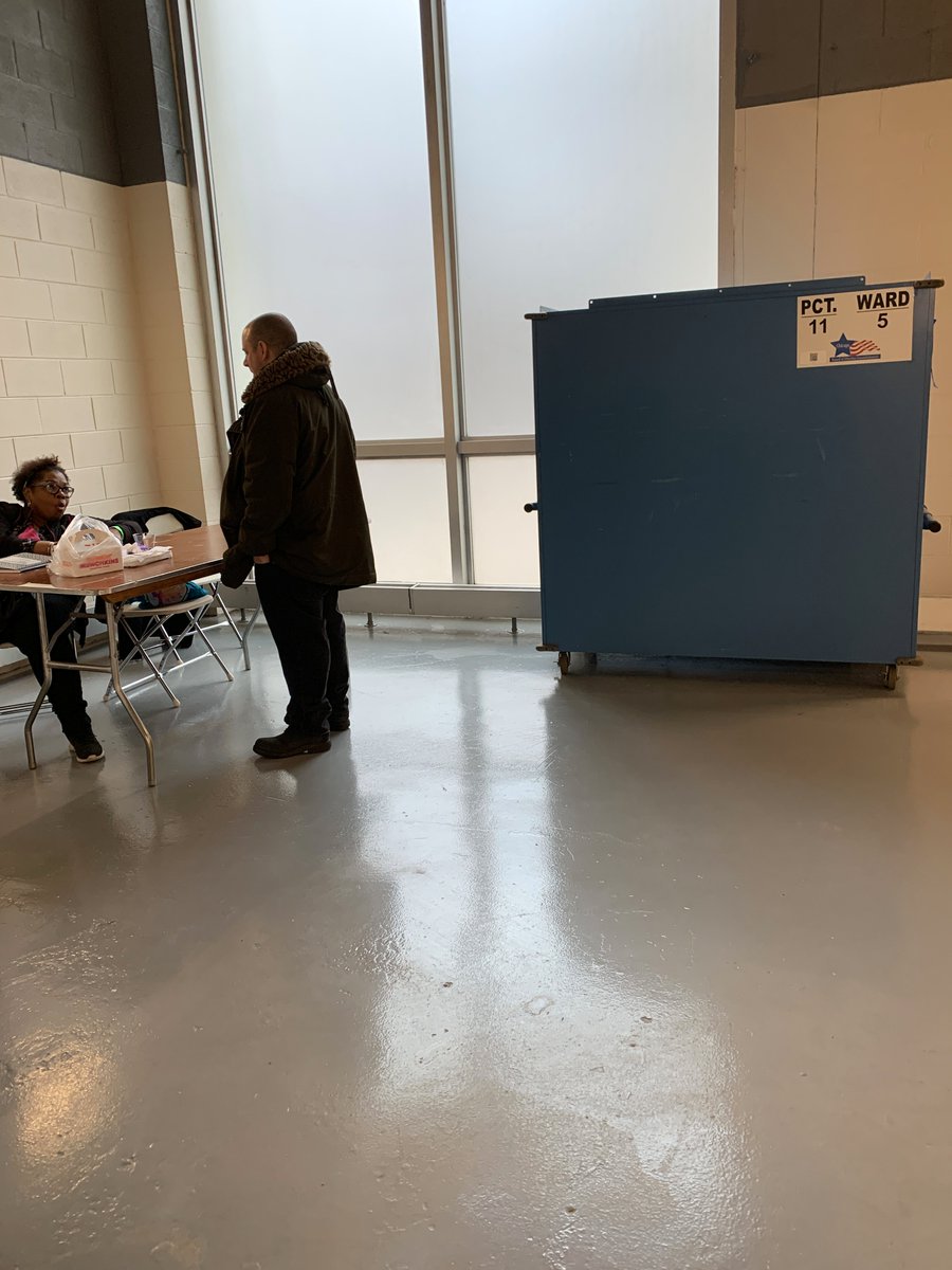 neuroMOOC's tweet photo. Can't vote in Prec 35 in @Chicago because the wrong ballots / machine arrived. I was offered the option of leaving name and number to be called IF the correct ballots arrive. OR traveling a mile to an "early voting" place that is still open. #votingproblems #triedtovotebutcouldnt https://t.co/qtIqtY3Hdl