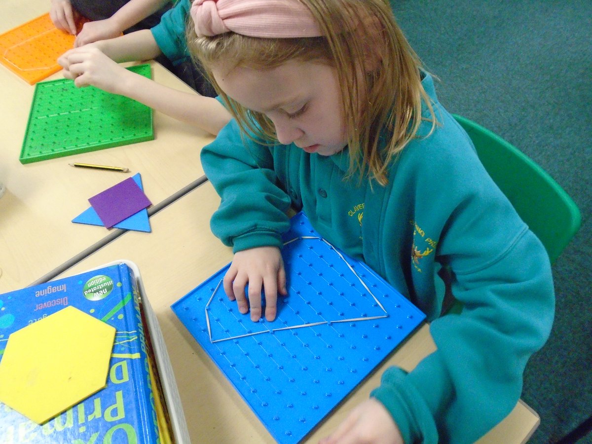ClaveringTS27's tweet photo. #2SW
Great fun in maths today using 'geo boards' to make different 2D shapes by counting the sides and vertices. Well done everyone! https://t.co/kUfzwOtQbL