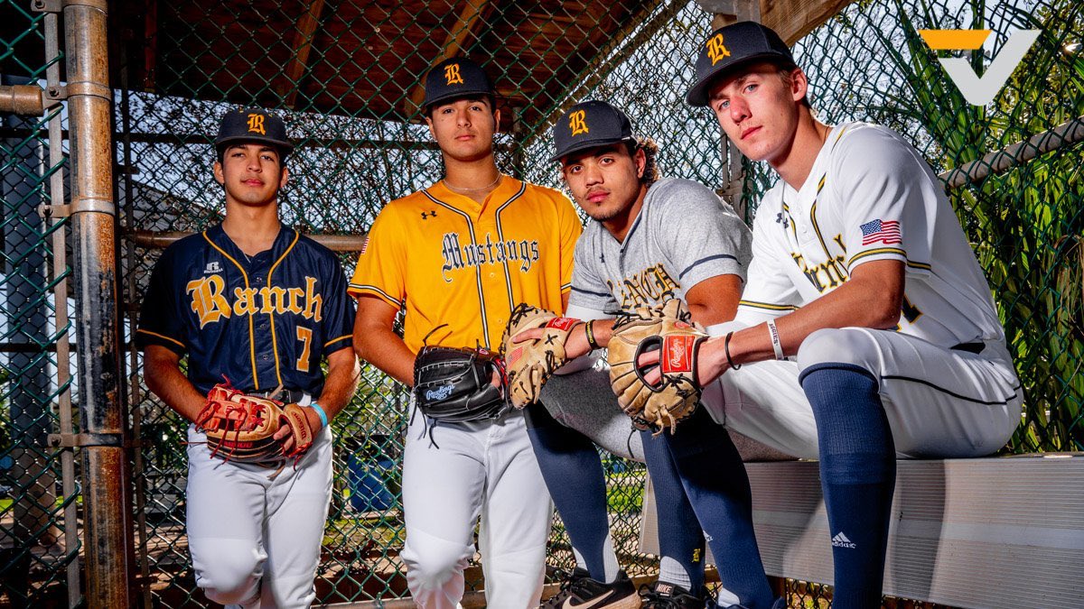 VYPEU_A's tweet photo. ⚾️VYPE BYTE -@CRanchBaseball⚾️

While we wait for Baseball to return, take a look back as VYPE caught up with @Mayfieldfabian, @negrete_luke, @eric_7_ortiz, and @hunterconner_. 
#TXHSBaseball

🎙️: @RobertGonsoulin, VYPE U Ambassador #VYPEU

🎥VIDEO: https://t.co/eC32v23aPq https://t.co/de6dAi8Wt2