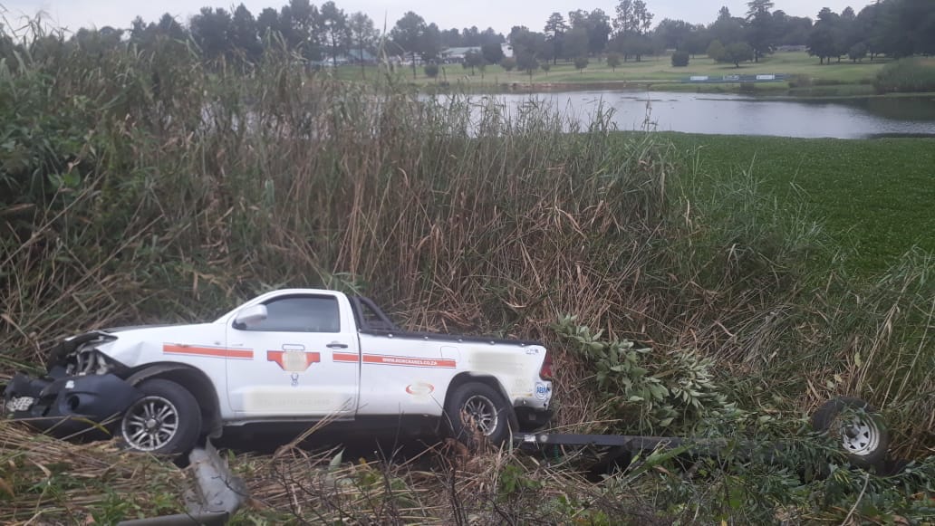 EMER_G_MED's tweet photo. 《Benoni》 #RV07 responded to N12 West after Tom Jones for a vehicle that went down embankment. Fortunately no injuries on scene @GTP_Traffstats @_ArriveAlive @EWNTraffic #whensecondscount #benoni https://t.co/CIazg76KWx