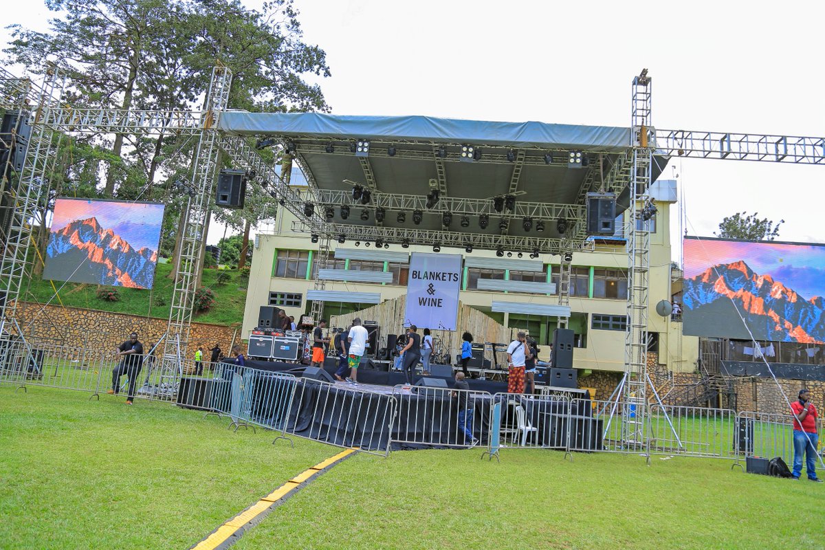 silkeventsug's tweet photo. In the past the stage set up @BlanketsNWineUG was done on time with a touch of class that represented the quality service we are known for providing.
Don't hesitate to contact us on +256 31 2265593 for more information on our event management services.
#Silkatwork https://t.co/WlOQ2SXLXs