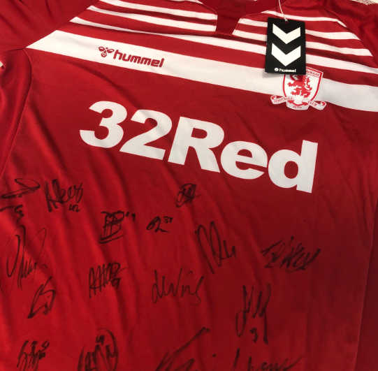 MIDDLESBROUGH FANS! 🚨

We're giving away a signed #Boro shirt! ✍️

For your chance to win, simply RT, follow and post a picture of your favourite ever Boro player in the comments - winner will be picked at random ⁉️

Good luck! 🤞

T&amp;Cs ➡️bit.ly/2ULMdB0 🔞
