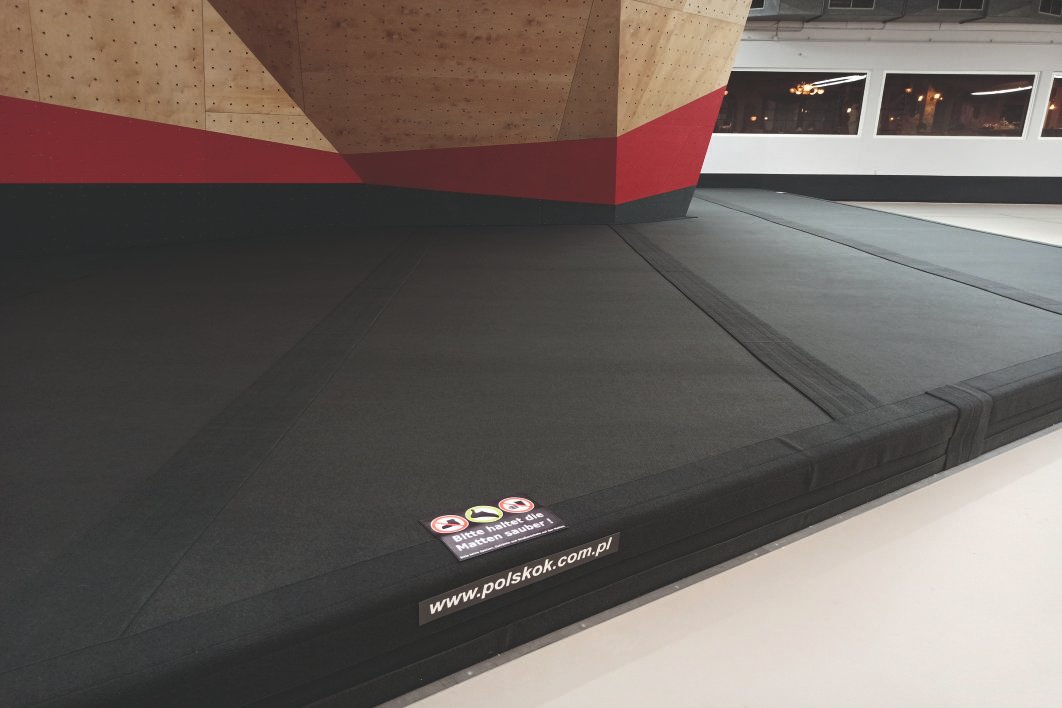 Polskok's tweet photo. Another project Looms Sports &amp; Wellness- A mat in graphite carpet, and a PVC mat in the children's area, together 260 m2 Location: Stadthagen, Germany https://t.co/Rs9KqqCDku