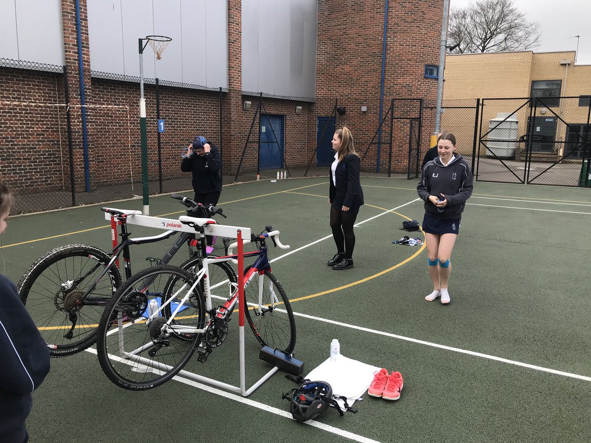 TeamAHSPE's tweet photo. Learning the ropes in Triathlon #transitiontraining https://t.co/UiWWFa15cv