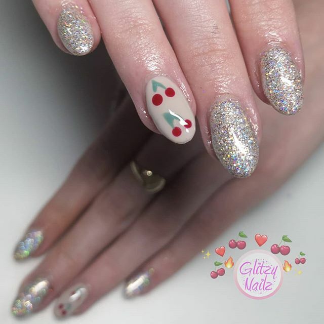 CHERRY accents for <a href="/juliajfindlay/">Julia</a> 🍒
Enjoy your new experience in the working world x
@the_gelbottle_inc #gelbottleeve #magpieglitteramelia #magpieglitter #thegelbottleuk #thegelbottle #cherrynails #glitzynailzbycaireen #glitzynailz2010 #nails2020 #gl… ift.tt/2xLBHAw