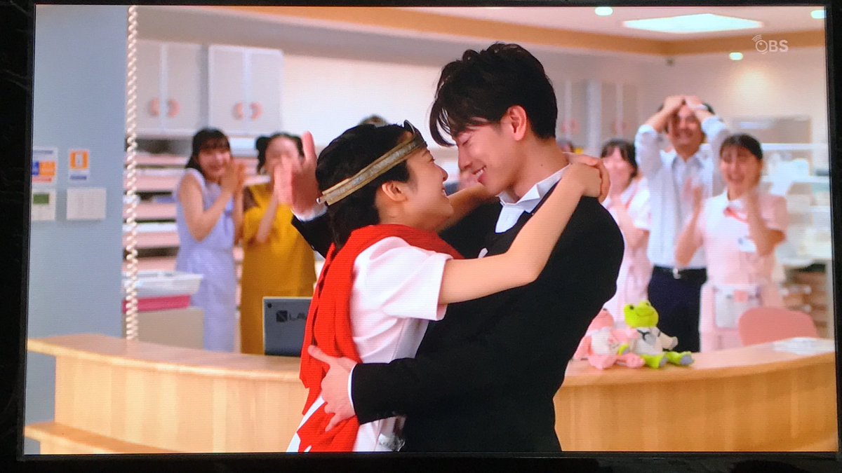 ri__eaaa24's tweet photo. はーなんかもう幸せいっぱい
5年も思い続けて結婚まで
しちゃうんだもんなーー
最終的には天堂先生の方が
めちゃめちゃ好きだったし
バカップル丸出しだし
なにこれ？幸せすぎだろ🥺💓
#恋つづ https://t.co/4AmCdfSeEl