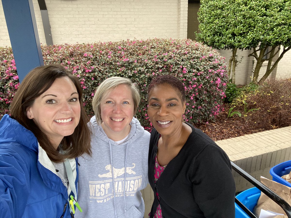 We are here to hand out snack bags.   Stop by and pick up one.  #wldcatsroar #mcslearn