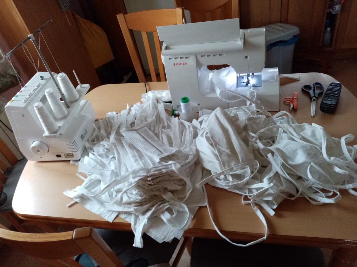 MingoTomas's tweet photo. En #Laspuña-Ceresa #sobrarbe de forma voluntaria y solidaria,desde ayer,ininterrumpidamente están confeccionando “mascarillas “ #covid-19        👏👏👏👏👏👏                            🙏encomendamos esta acción y q #Diosselopague #Quedateencasa https://t.co/3Xy873NRyi